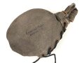 1.Weltkrieg, Feldflasche mit Bezug aus Ersatzmaterial, dieser mit Hersteller " Emanuel Kahn Karlsruhe" Guter Zustand , ungetragenes Stück