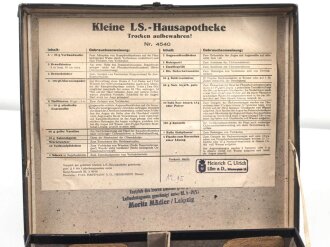 Kleine Luftschutz Hausapotheke in gutem Zustand, leer