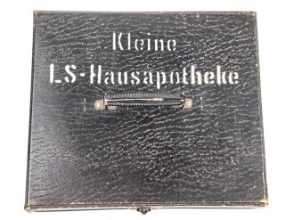 Kleine Luftschutz Hausapotheke in gutem Zustand, leer
