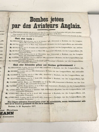 1. Weltkrieg, Wandanschlag Kommandantur Robaix "Bombenabwurf durch englische Flieger" datiert 1917, stark gebraucht, deutsch/französisch, Maße 100 x 66 cm, zusammen gefaltet