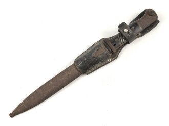 Seitengewehr M84/98 für k98 der Wehrmacht. Nummerngleiches Stück Berg & Co 1940. Im zugehörigen Koppelschuh, ungereinigter Dachbodenfund