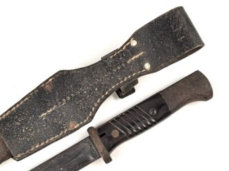 Seitengewehr M84/98 für k98 der Wehrmacht. Nummerngleiches Stück Berg & Co 1940. Im zugehörigen Koppelschuh, ungereinigter Dachbodenfund