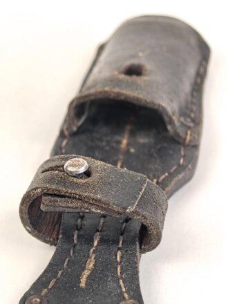 Wehrmacht, Koppelschuh zum Seitengewehr M84/98 für k98 . Weiches Leder, mit Reichsbetriebsnummer