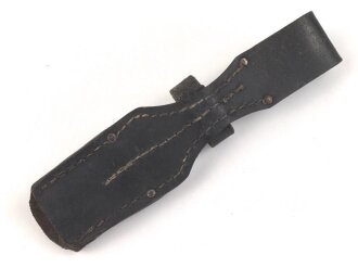 Wehrmacht, Koppelschuh zum Seitengewehr M84/98 für k98 . Weiches Leder, mit Reichsbetriebsnummer