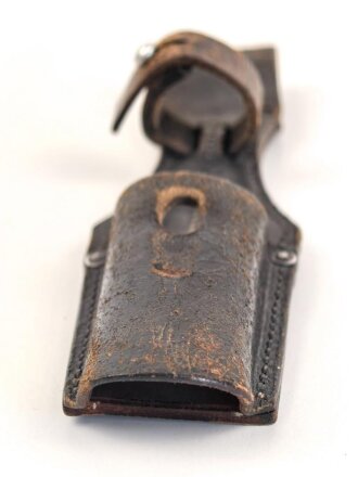 Wehrmacht, Koppelschuh zum Seitengewehr M84/98 für k98 . Weiches Leder, frühes Stück, Nieten fehlen zum Teil