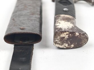 Fahrtenmesser für Angehörige der Hitlerjugend. Hersteller "M7/51/41" Griffemblem sauber entfernt, ungereinigtes Stück