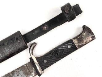 Fahrtenmesser für Angehörige der Hitlerjugend. Hersteller "M7/51/41" Griffemblem sauber entfernt, ungereinigtes Stück