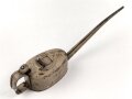 Ölkanne für Fahrzeug der Wehrmacht. Sandfarbener Originallack, Gesamtlänge etwa 30cm. Ungereinigt
