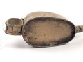 Ölkanne für Fahrzeug der Wehrmacht. Sandfarbener Originallack, Gesamtlänge etwa 30cm. Ungereinigt
