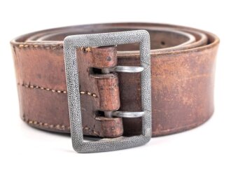 Zweidornkoppel für Offiziere der Wehrmacht. Braunes Leder, Höhe 5cm, Gesamtlänge 118cm