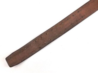 Zweidornkoppel für Offiziere der Wehrmacht. Braunes Leder, Höhe 5cm, Gesamtlänge 118cm