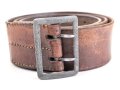 Zweidornkoppel für Offiziere der Wehrmacht. Braunes Leder, Höhe 5cm, Gesamtlänge 118cm
