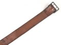 Zweidornkoppel für Offiziere der Wehrmacht. Braunes Leder, Höhe 5cm, Gesamtlänge 118cm