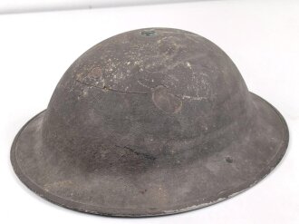Großbritannien, Stahlhelm in gutem Gesamtzustand, die Glocke datiert 1940, das Innenfutter von 1949. Ungereinigtes Stück