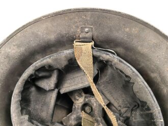 Großbritannien, Stahlhelm in gutem Gesamtzustand, die Glocke datiert 1940, das Innenfutter von 1949. Ungereinigtes Stück