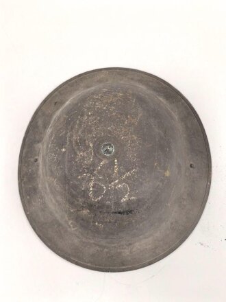 Großbritannien, Stahlhelm in gutem Gesamtzustand, die Glocke datiert 1940, das Innenfutter von 1949. Ungereinigtes Stück