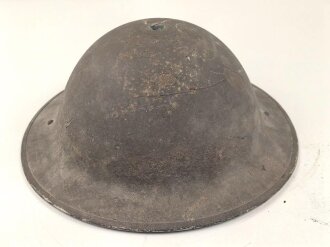 Großbritannien, Stahlhelm in gutem Gesamtzustand, die Glocke datiert 1940, das Innenfutter von 1949. Ungereinigtes Stück