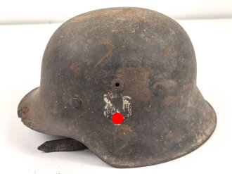 Heer, Stahlhelm Modell 1942. In allen Teilen Original, ungereinigter Scheunenfund, NS62