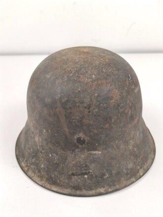 Heer, Stahlhelm Modell 1942. In allen Teilen Original, ungereinigter Scheunenfund, NS62