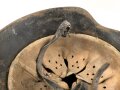 Heer, Stahlhelm Modell 1942. In allen Teilen Original, ungereinigter Scheunenfund, NS62