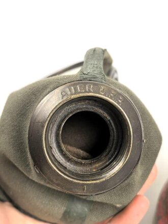 Gasmaske mit Filter , vermutlich Werk- oder Zivilschutz. Ungereinigt
