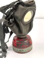Gasmaske mit Filter , vermutlich Werk- oder Zivilschutz. Ungereinigt