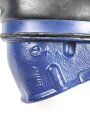 Gasmaske Wehrmacht, Variante aus schwarzem Gummi mit blauen Metallteilen. Datiert 1944, Gummi verfomt aber weich