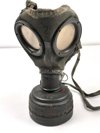 Gasmaske mit Filter Wehrmacht, Datiert 1940/41, ungereinigt, Maskenkörper weich