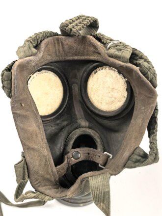 Gasmaske mit Filter Wehrmacht, Datiert 1940/41, ungereinigt, Maskenkörper weich