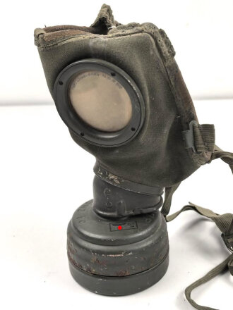 Gasmaske mit Filter Wehrmacht, Datiert 1940/41, ungereinigt, Maskenkörper weich