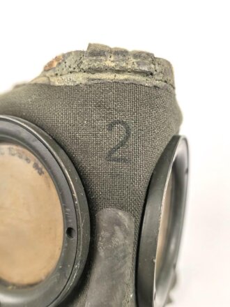 Gasmaske mit Filter Wehrmacht, Datiert 1940/41, ungereinigt, Maskenkörper weich