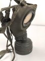 Gasmaske mit Filter Wehrmacht, Datiert 1940/41, ungereinigt, Maskenkörper weich