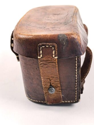 Rechte Koppeltasche für Sanitäter der Wehrmacht. Gebraucht, datiert 1944.