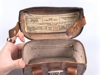 Rechte Koppeltasche für Sanitäter der Wehrmacht. Gebraucht, datiert 1944.