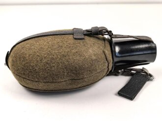 Feldflasche Wehrmacht, Ausführung 1 Liter. Flasche und Bezug gestempelt CFL42