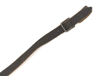 Kinnriemen für einen Stahlhelm Modell 1940 oder 42 der Wehrmacht. Gut gemachte, neuzeitliche Sammleranfertigung