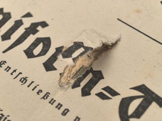 "Die Feldgraue Friedens- und Kriegs Bekleidung der k. Bayerischen Armee" 74 Seiten, stark gebraucht, DIN A4, die ersten Seiten und das Titelblatt mit Loch