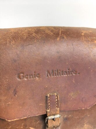 Frankreich ? Lederne Werkzeugtasche mit Trageriemen, Maße etwa 20 x 23 x 8cm
