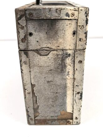Transportkasten Wehrmacht. Maße etwa 21 x 28 x 10cm, ungereinigt