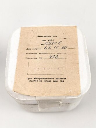 Russland, Borduhr MIG29 . In sehr gutem Zustand, Nummerngleich mit dem Begleitheft und der originalen Umverpackung. Dekorativ in einem Gehäuse montiert. Läuft einwandfrei.