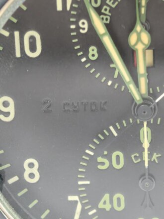 Russland, Borduhr MIG29 . In sehr gutem Zustand, Nummerngleich mit dem Begleitheft und der originalen Umverpackung. Dekorativ in einem Gehäuse montiert. Läuft einwandfrei.