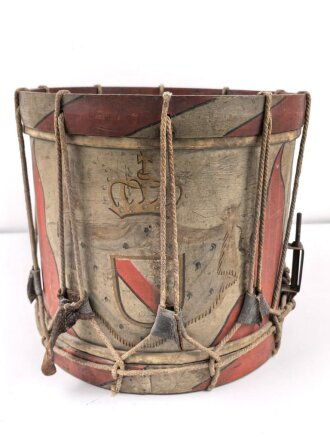 Antike Marschtrommel. Durchmesser etwa 39cm, Originallack, ungereinigt.