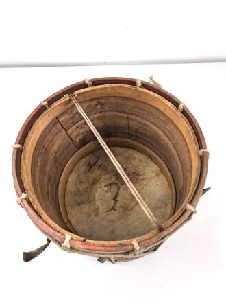 Antike Marschtrommel. Durchmesser etwa 39cm, Originallack, ungereinigt.