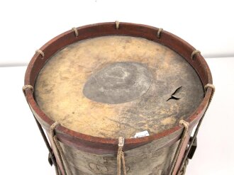 Antike Marschtrommel. Durchmesser etwa 39cm, Originallack, ungereinigt.