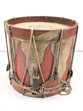 Antike Marschtrommel. Durchmesser etwa 39cm, Originallack, ungereinigt.