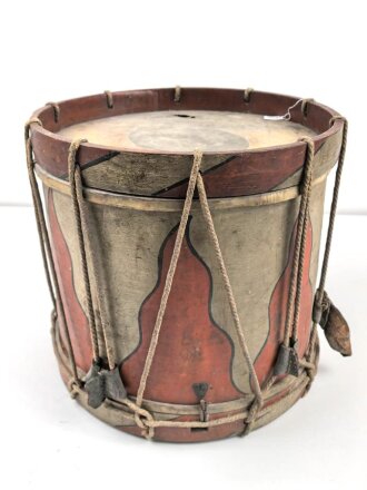 Antike Marschtrommel. Durchmesser etwa 39cm, Originallack, ungereinigt.