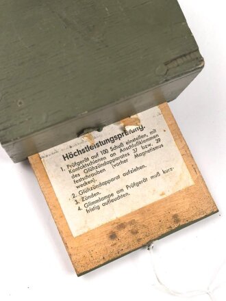 Prüfgerät für Glühzündapparat der Wehrmacht, Im originalen Transportbehälter, dieser überlackiert. Funktion nicht geprüft