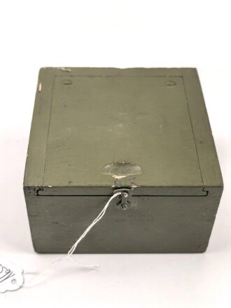 Prüfgerät für Glühzündapparat der Wehrmacht, Im originalen Transportbehälter, dieser überlackiert. Funktion nicht geprüft