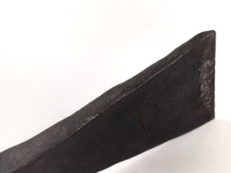 Großer Pickel mit Luftschutz Brandstempel. In gutem Zustand, ungereinigt