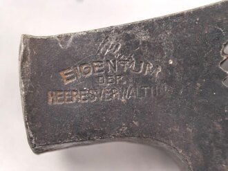 Universalwerkzeug für die Nachrichtentruppe , markiert " Eigentum der Heeresverwaltung"